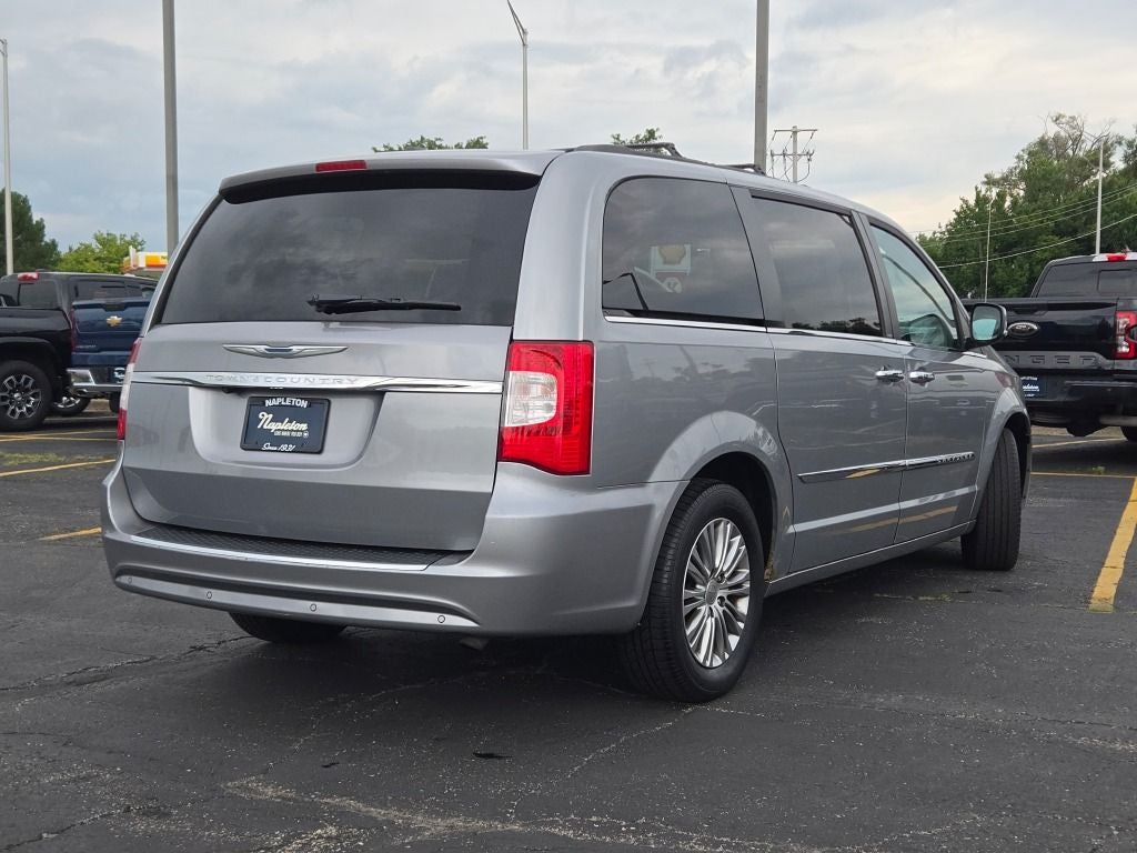 2013 Chrysler Town & Country Touring-L