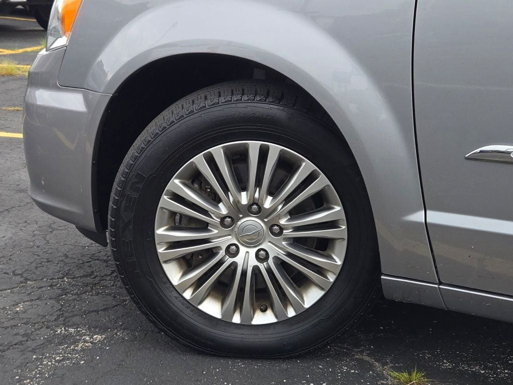 2013 Chrysler Town & Country Touring-L