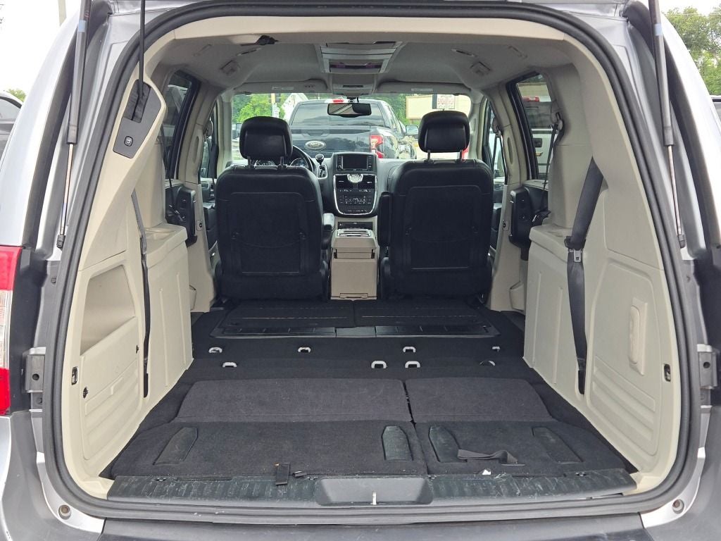 2013 Chrysler Town & Country Touring-L