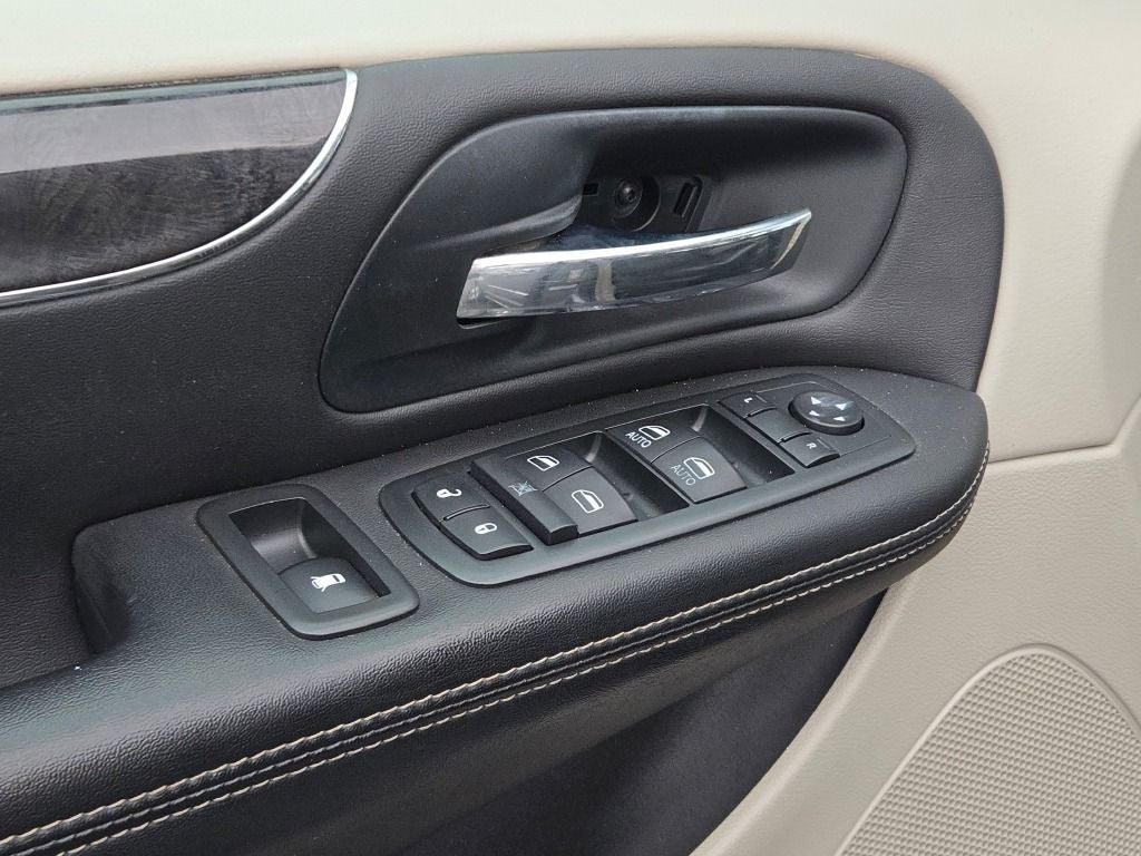2013 Chrysler Town & Country Touring-L