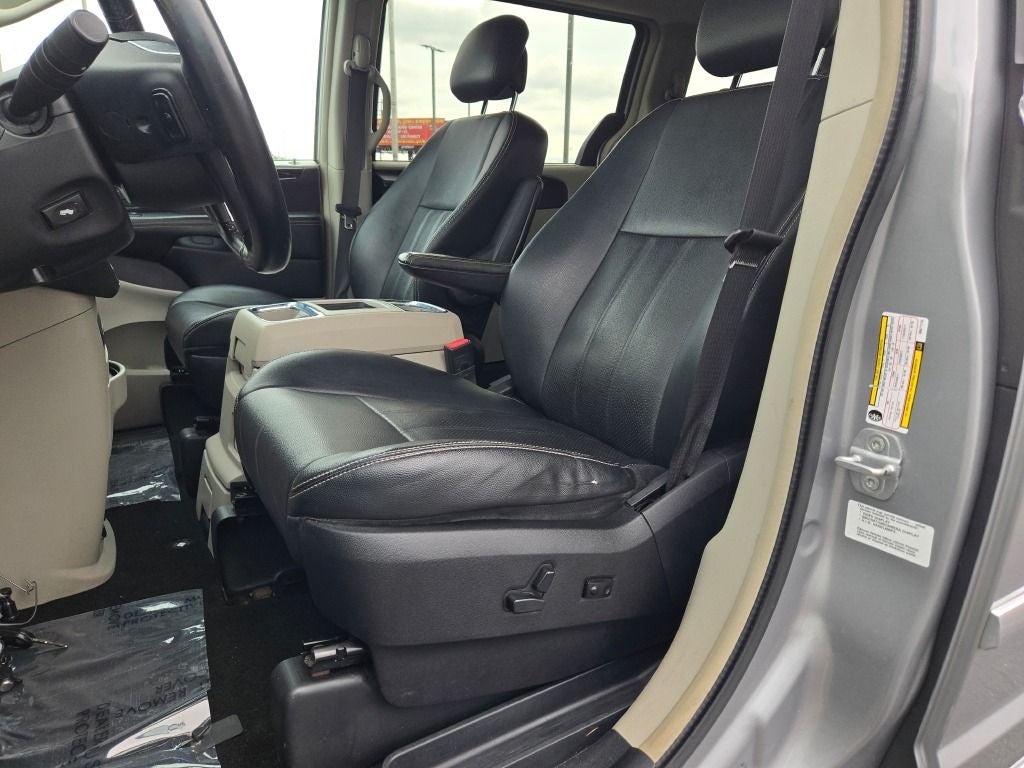 2013 Chrysler Town & Country Touring-L