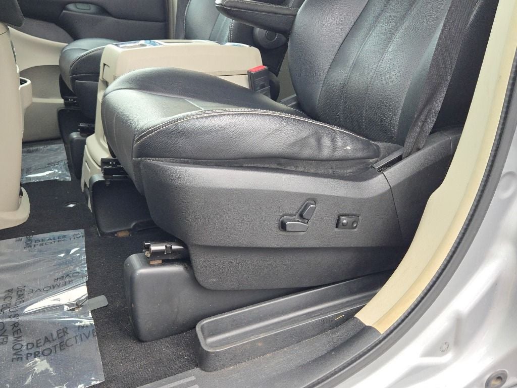 2013 Chrysler Town & Country Touring-L