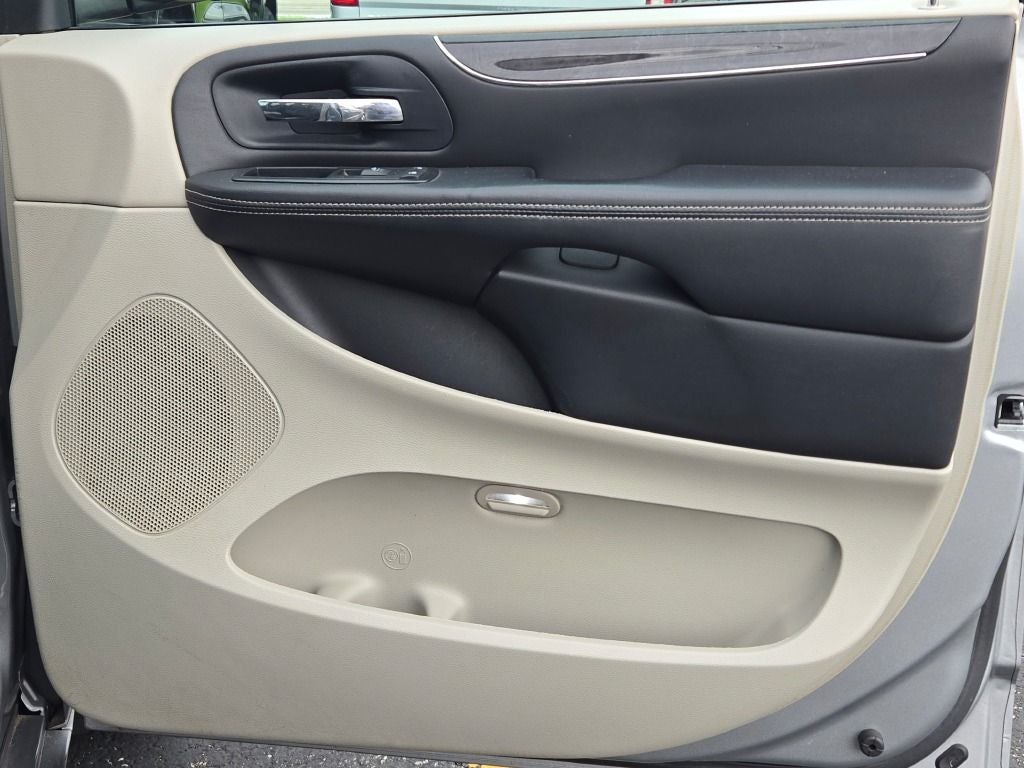 2013 Chrysler Town & Country Touring-L