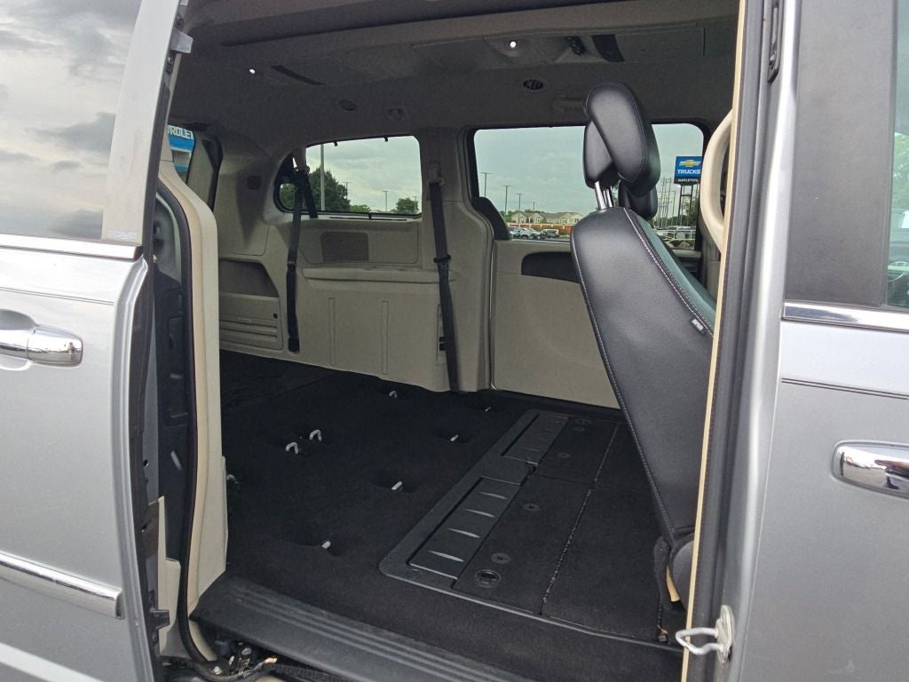 2013 Chrysler Town & Country Touring-L