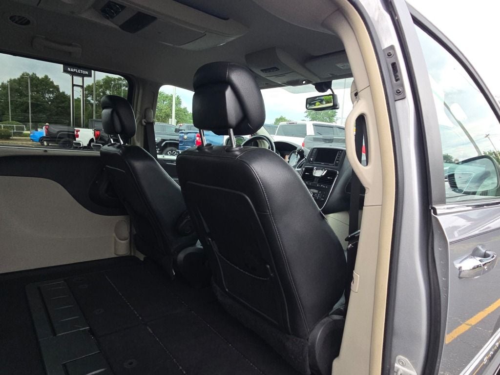 2013 Chrysler Town & Country Touring-L