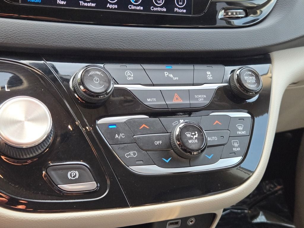 2018 Chrysler Pacifica Touring L Plus