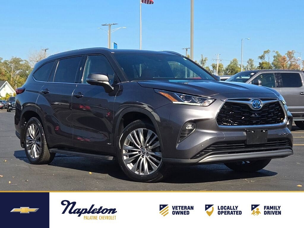 2022 Toyota Highlander Hybrid Platinum