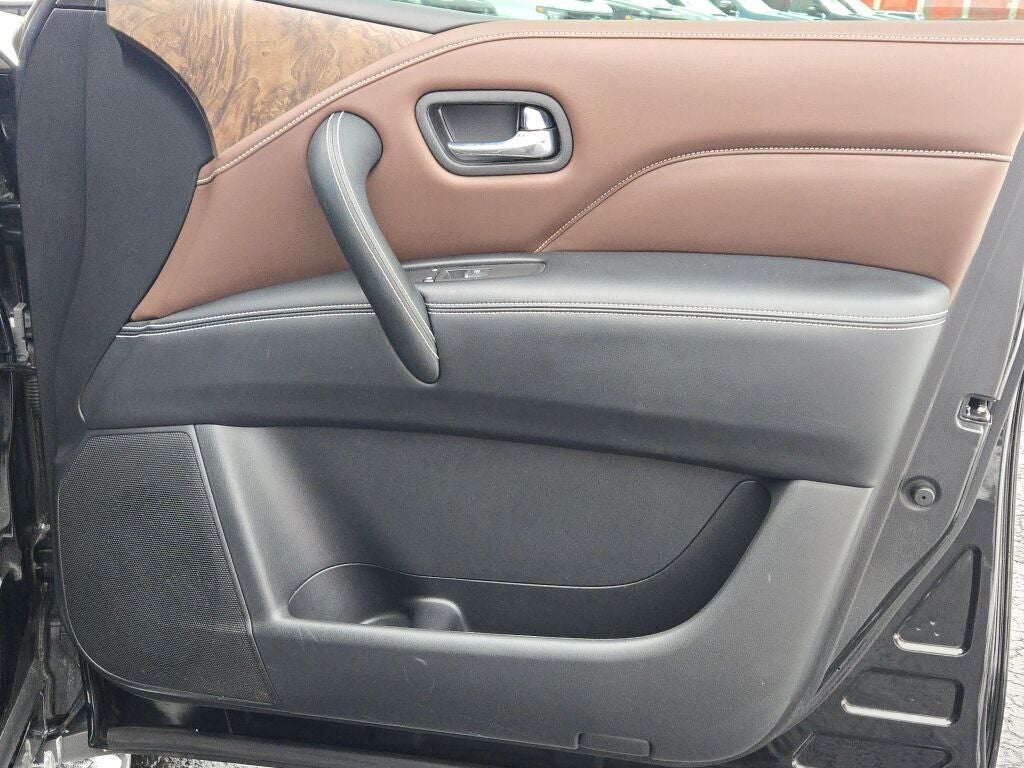 2022 INFINITI QX80 Premium Select