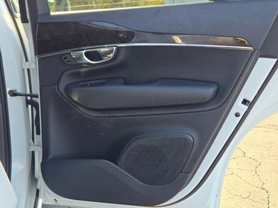 2017 Volvo XC90 T6 Momentum