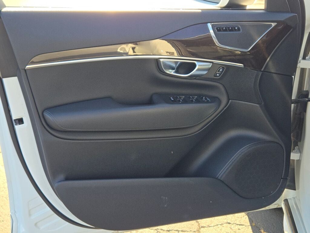 2017 Volvo XC90 T6 Momentum