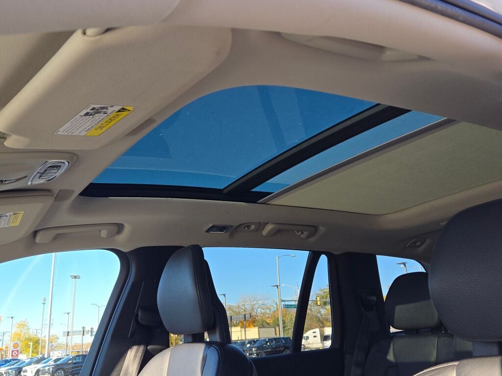 2017 Volvo XC90 T6 Momentum