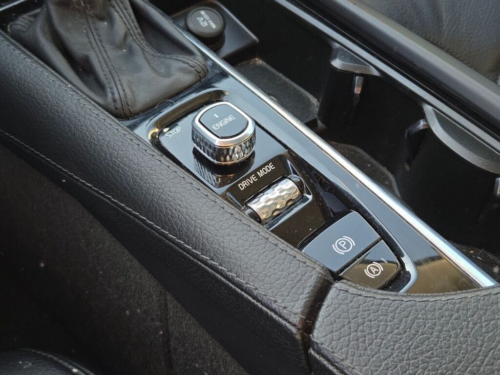 2017 Volvo XC90 T6 Momentum