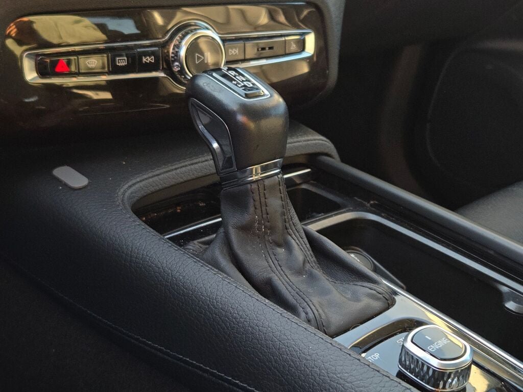 2017 Volvo XC90 T6 Momentum