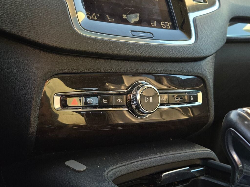 2017 Volvo XC90 T6 Momentum