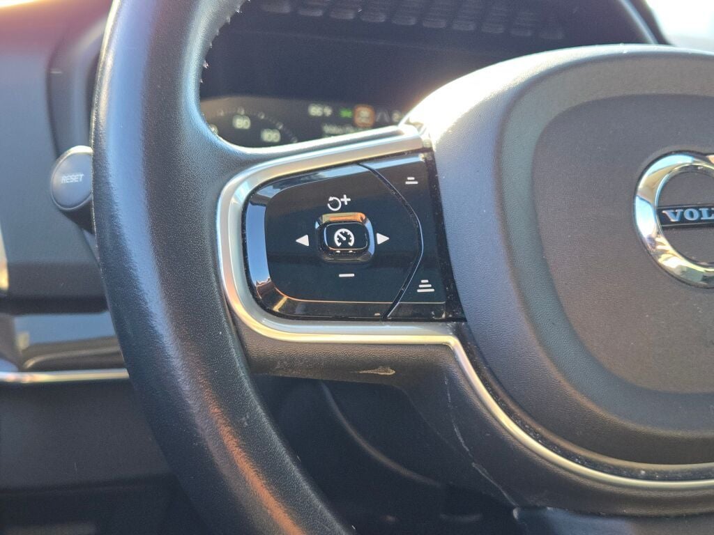 2017 Volvo XC90 T6 Momentum