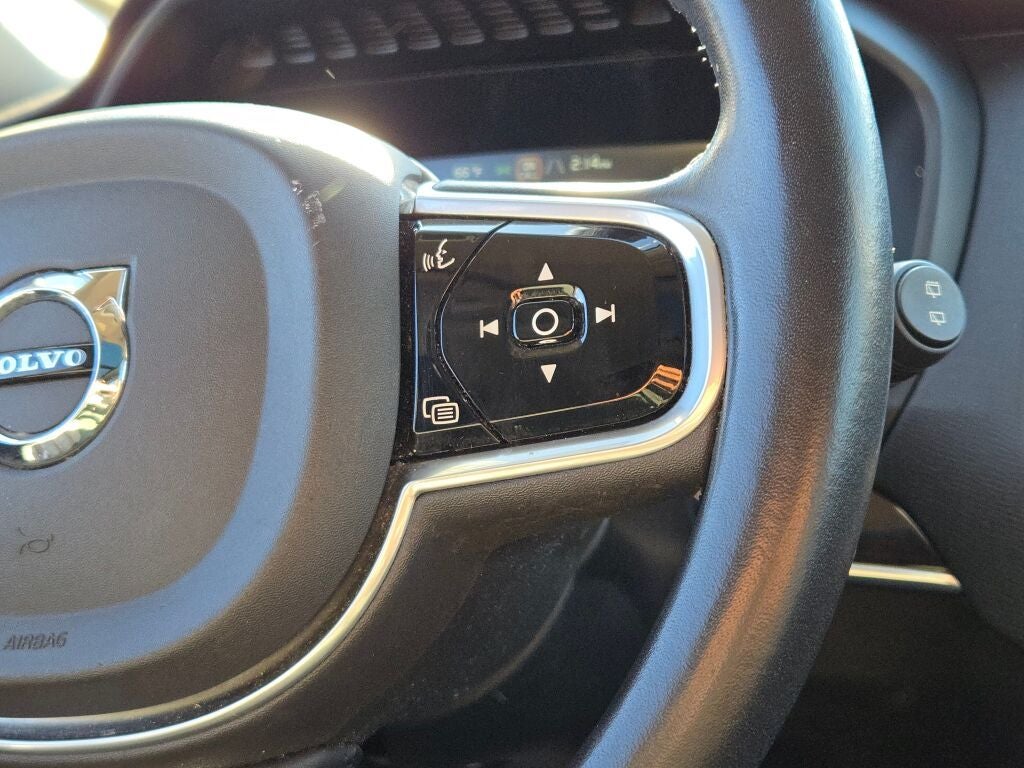 2017 Volvo XC90 T6 Momentum