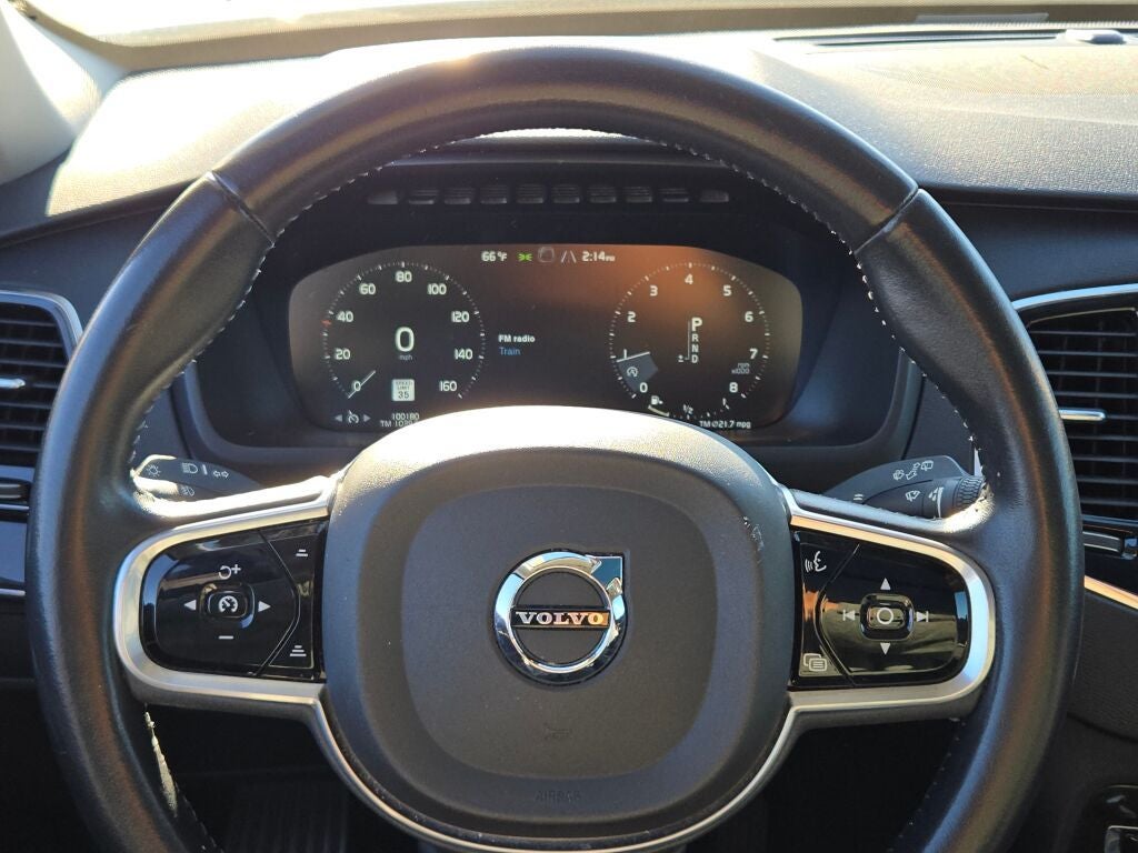 2017 Volvo XC90 T6 Momentum