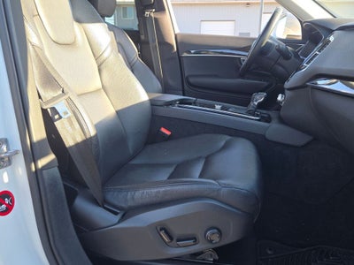 2017 Volvo XC90 T6 Momentum