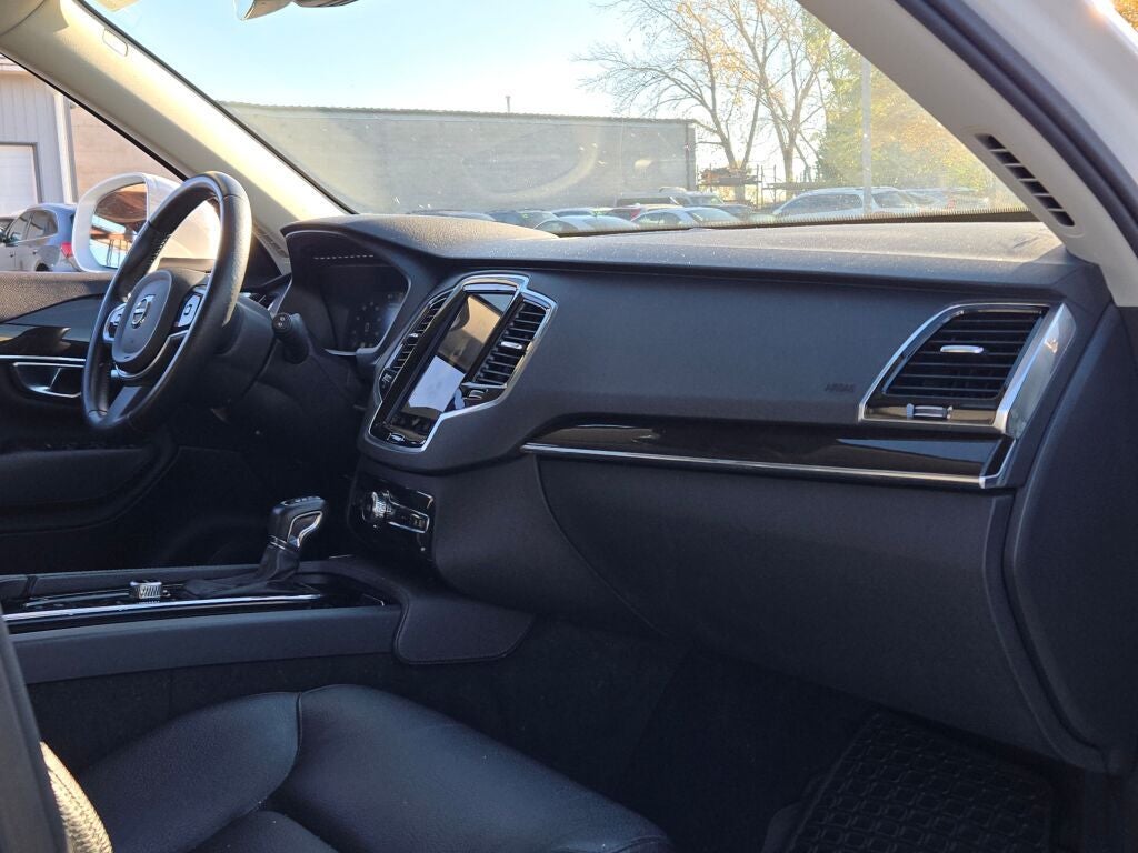 2017 Volvo XC90 T6 Momentum